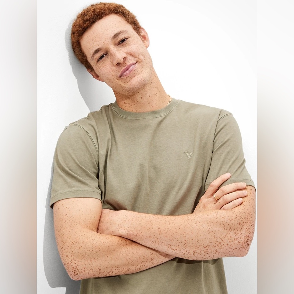 American Eagle Outfitters Olive Green Crew Neck T-shirt - Picture 3 of 8